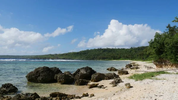 美丽海岸线的翼海滩，塞班岛 — 图库照片