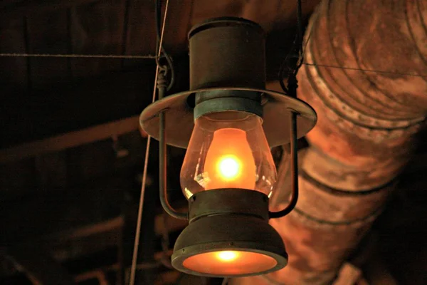 Vintage Olaj Lámpa Lóg Mennyezetről Védőhuzat — Stock Fotó