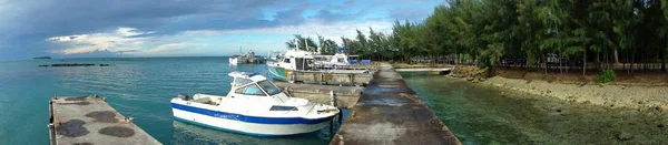 Panorámás Kilátás Nyílik Mosolygó Cove Kikötő Jachtok Csónakok Horgonyzott Dokkok — Stock Fotó