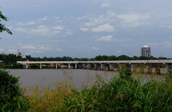 Tulsa, Oklahoma Arkansas nehri üzerinde Köprü