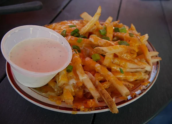 French Fries Melted Cheese Topped Green Onions Served Mayonnaise Dipping — Stock Photo, Image