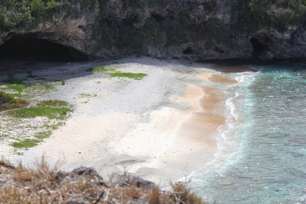 Mooie Pocket Beach Met Zachte Zand Grotten Buurt Van Het — Stockfoto