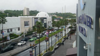 Guam, Abd -- Aralık 2016'da Tamuning, Guam ticari bölgesi boyunca sabah trafiği. 