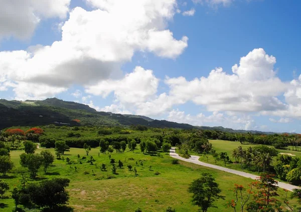 Natursköna Anlagda Trädgårdar Och Golfbana Med Tapochao Sidan Saipan Nordmarianerna — Stockfoto