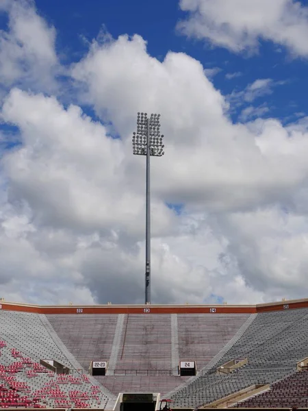 Gaylord Family Oklahoma Memorial Stadium Universidade Oklahoma Arquibancadas Com Luzes — Fotografia de Stock