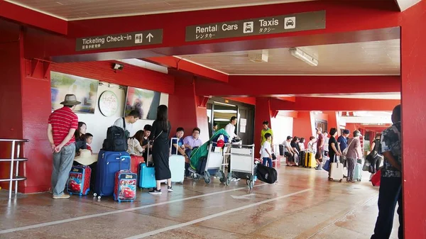 Saipan Cnmi Los Pasajeros Que Llegan Zona Llegada Del Aeropuerto — Foto de Stock