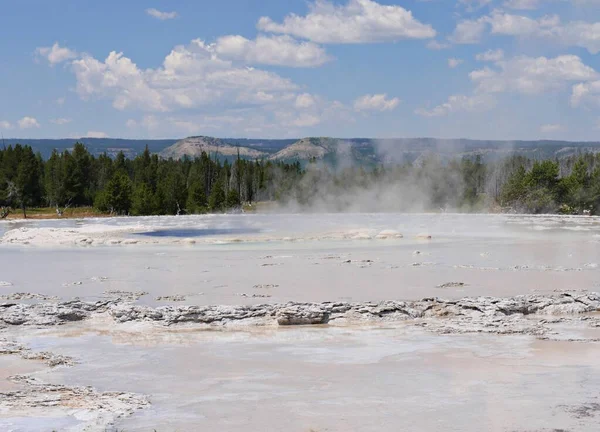 Amplio Plano Fuente Paint Pot Lower Geyser Basin Con Cielos — Foto de Stock