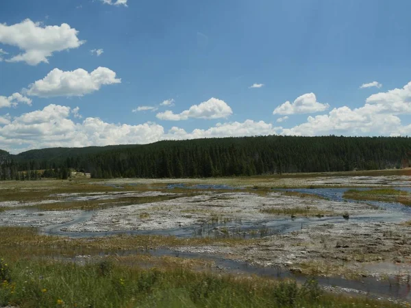 Agua Caliente Desbordante Proveniente Todo Géiser Gran Fuente Firehole Lake —  Fotos de Stock