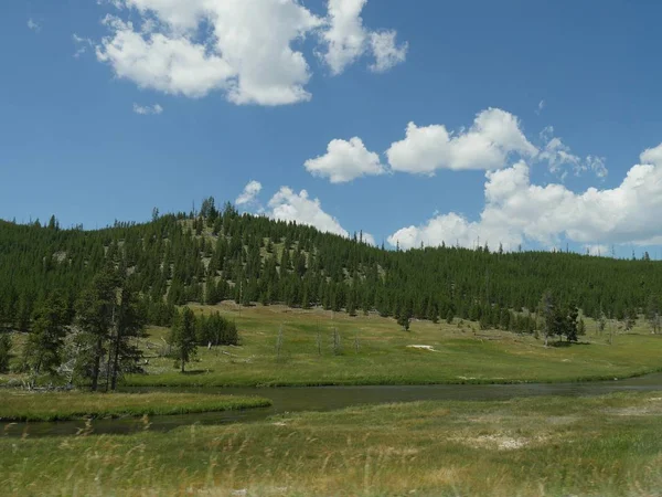 Yellowstone Ποταμού Ρέει Και Αναμιγνύεται Κατά Μήκος Της Γραφικής Ομορφιάς — Φωτογραφία Αρχείου