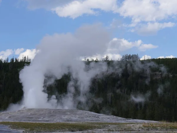 Viejo Géiser Fiel Cuenca Superior Del Géiser Parque Nacional Yellowstone — Foto de Stock