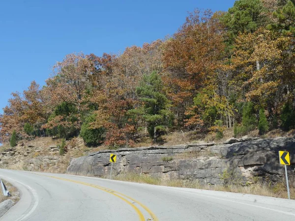 Árvores Coloridas Outono Longo Das Estradas Contenção Arkansas — Fotografia de Stock