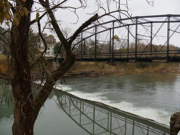 Відбиток Історичного Моста Воєнний Орел Водах Річки Ігл Арканзасі Холодного — стокове фото