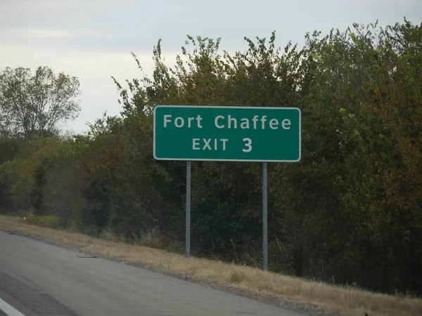 Señal Tráfico Con Indicaciones Salida Fort Chaffee Arkansas — Foto de Stock