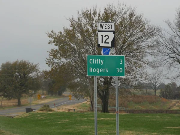 Señal Tráfico Con Distancia Clifty Rogers Arkansas — Foto de Stock