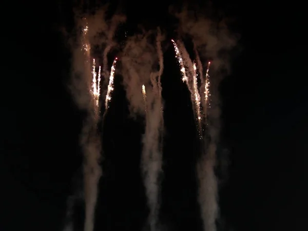 Широкий Знімок Феєрверків Стріляють Небо Вночі — стокове фото