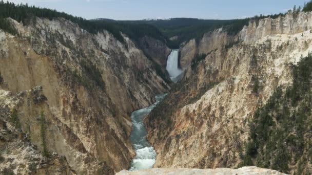Disparo Constante Las Cataratas Inferiores Parque Nacional Yellowstone Wyoming — Vídeos de Stock