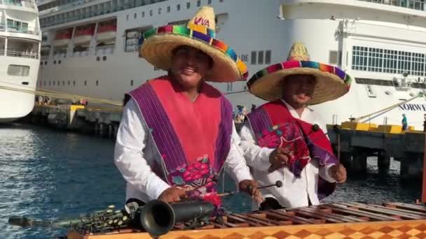 Costa Maya Mexico January 2018 Two Local Performers Singing Songs — 비디오