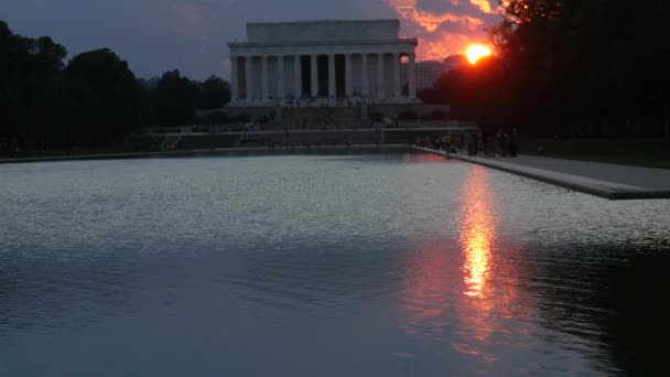 Washington September 2017 Wide Shot Lincoln Memorial Sunset Reflected Water — стокове відео