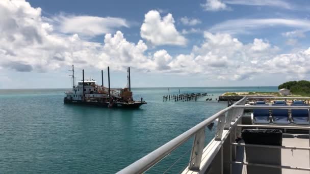 Florida Keys Usa Серпень 2019 Корабель Берегової Охорони Тягнеться Док — стокове відео