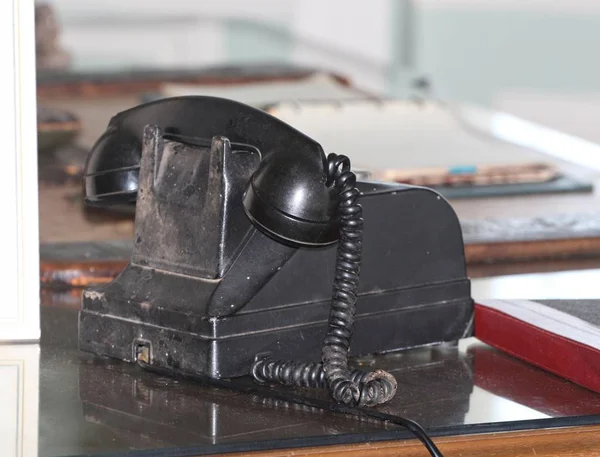 Vintage Czarny Telefon Wyświetlany Pchlim Targu — Zdjęcie stockowe