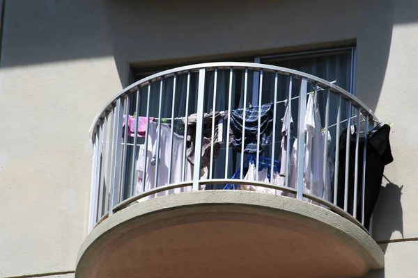 Vue Vers Haut Balcon Hôtel Avec Séchage Des Vêtements Dans — Photo