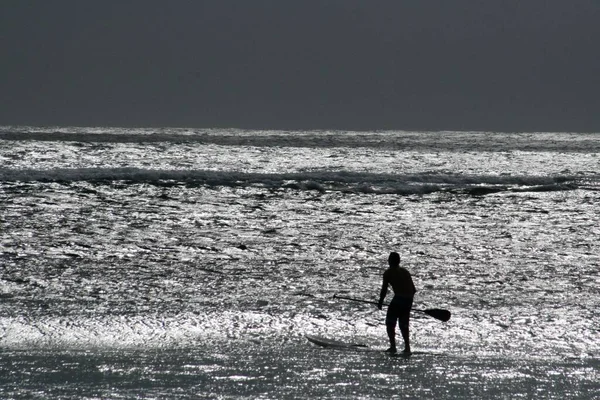 Silhouette Surfer Silver Glittering Beach Night — Stock Photo, Image