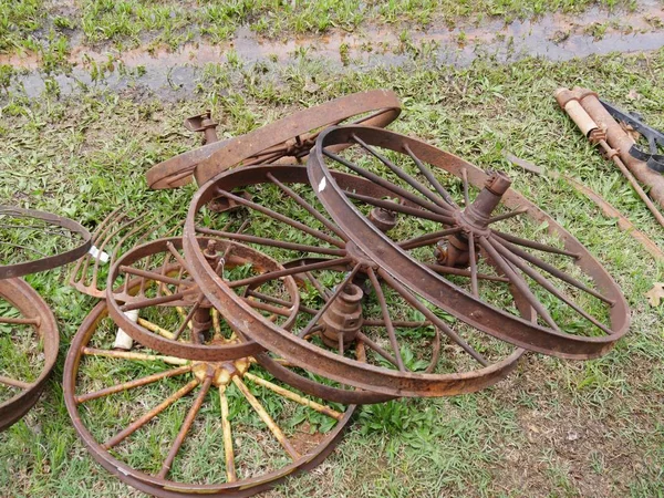Old Rusty Wagon Wheels Piled Wet Muddy Ground — 스톡 사진