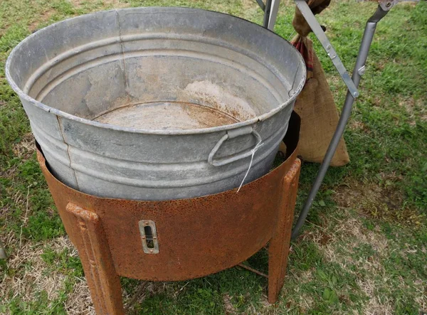 Old Rin Pail Rusty Stand Sold Flea Market — 스톡 사진