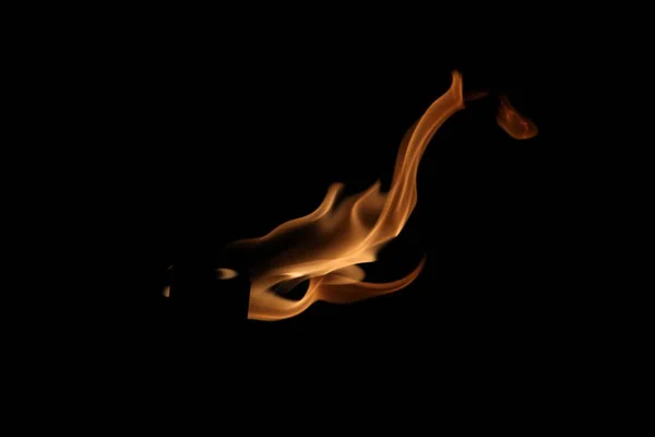 Flammor Från Fackla Blåst Vinden Ett Håll — Stockfoto