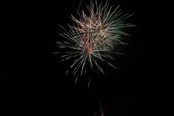 Esplosione Colorata Fuochi Artificio Cieli Bui — Foto Stock