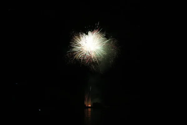 Wide Shot Fireworks Skies New Year Eve — Stockfoto