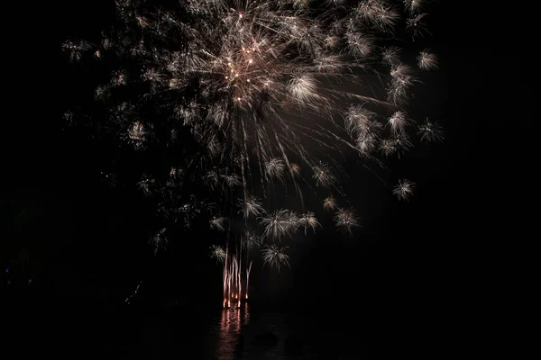 Esplosione Sparsa Fuochi Artificio Celebrazione Anno Nuovo — Foto Stock
