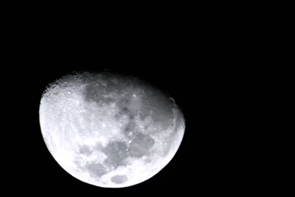 Close Zoomed Shot Gibbous Moon Dark Skies Background — Stock Photo, Image