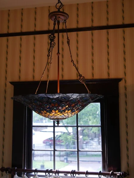 Colorful Chandelier Hanging Ceiling Old House — Stockfoto