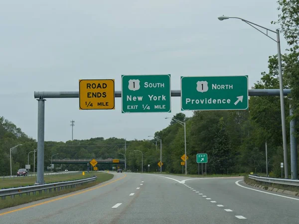 Narragansett Rhode Island September 2017 Directional Signs Intersection Arrows Providence — ストック写真