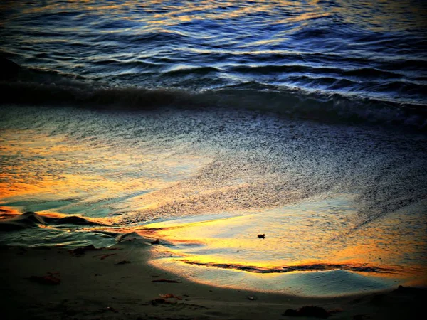 Волшебные Цвета Заката Волнах Пляже Тропическом Острове — стоковое фото