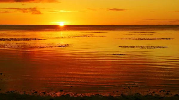 Espectacular Puesta Sol Reflejada Las Aguas Playa Saipán Islas Marianas — Foto de Stock