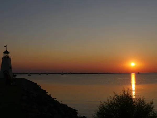 Cropped Shot Silhouette Lighthouse Aazing Sunset Lake Reflected Waters — Stock Photo, Image