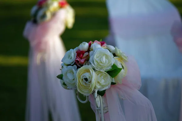 Medio Primer Plano Colorido Ramo Flores Una Boda — Foto de Stock