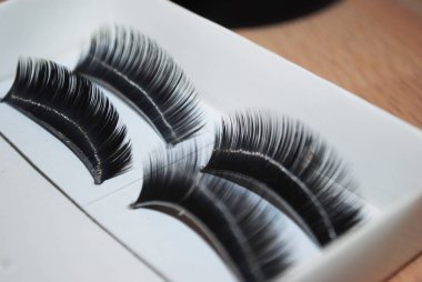 İki çift kirpik genişletici, düğün aksesuarları