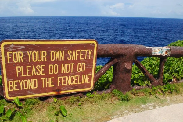 Podpisz Balustradzie Banzai Cliff Historyczne Miejsce Wojny Światowej Saipan Mariany — Zdjęcie stockowe