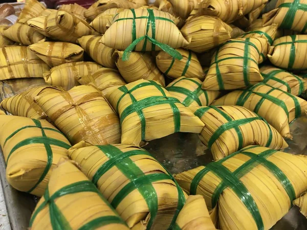 Nasi Asli Lezat Dibungkus Dalam Daun Pisang Populer Asia Tenggara — Stok Foto