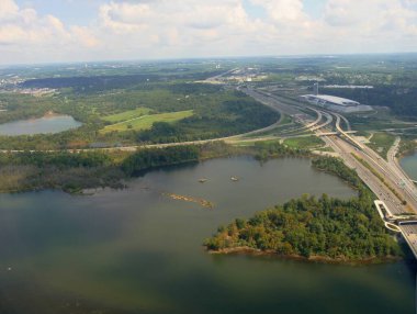 Virginia 'nın havadan görünüşü ve aşağıdaki otoban..