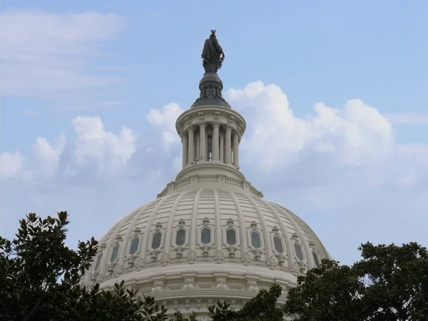 位于华盛顿特区的美国国会大厦圆顶顶部 是美国联邦政府立法部门的所在地 — 图库照片
