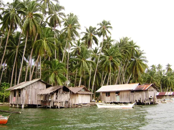 Pueblo Pesquero Con Casas Sobre Pilotes Largo Cocoteros Surigao Del — Foto de Stock