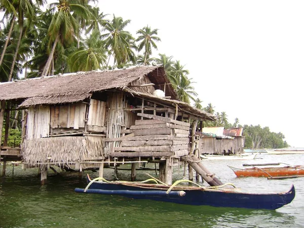 Medio Primer Plano Una Casa Zancos Con Barcos Fuera Pueblo — Foto de Stock