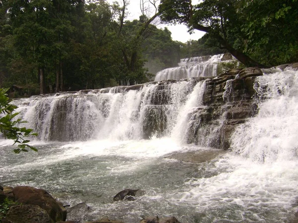 Трехуровневый Водопад Тинуй Суригао Дель Сур Филиппины — стоковое фото