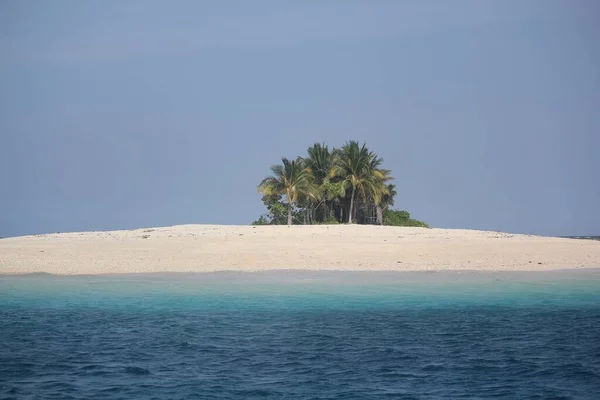 Παρθένο Μπαρ Άμμου Στην Παλίρροια Νησιά Μπριτάνια Σουριγκάο Ντελ Σουρ — Φωτογραφία Αρχείου