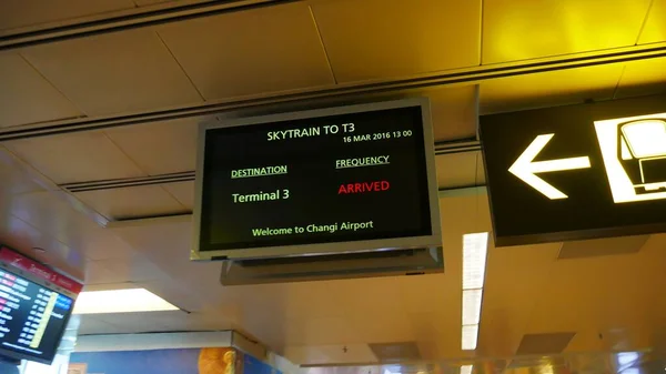 Singapura Singapura Março 2016 Sinal Cortado Com Direções Para Skytrain — Fotografia de Stock