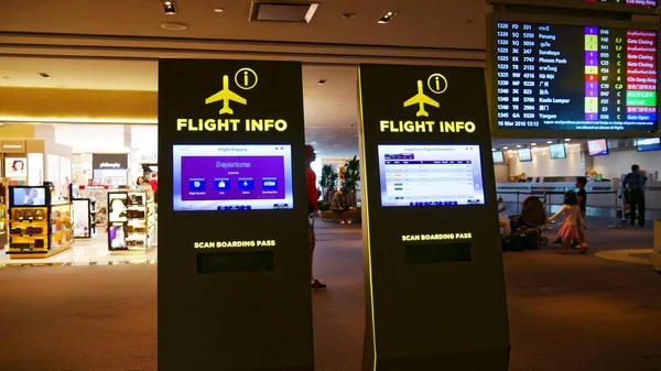 Singapura Singapura Março 2016 Painéis Informações Voo Digital Aeroporto Changi — Fotografia de Stock